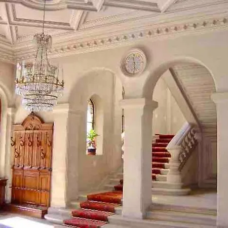 Charming Romantic Tower In Chateau Estate Hébergement de vacances