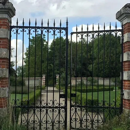 Charming Romantic Tower In Chateau Estate Hébergement de vacances *